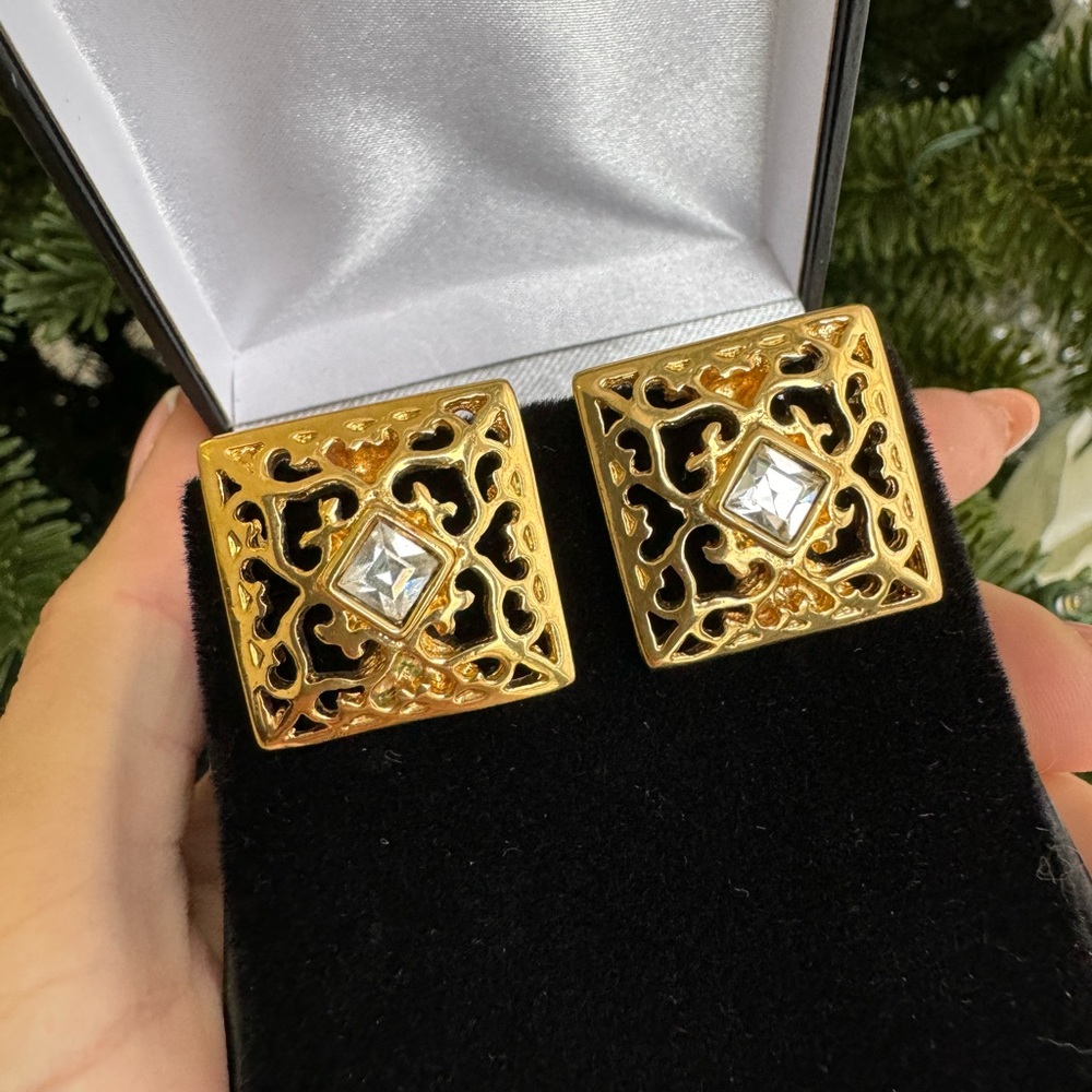 Authentic 18K gold plated Yves Saint Laurent vintage clip on earrings - Picture 13 of 13
